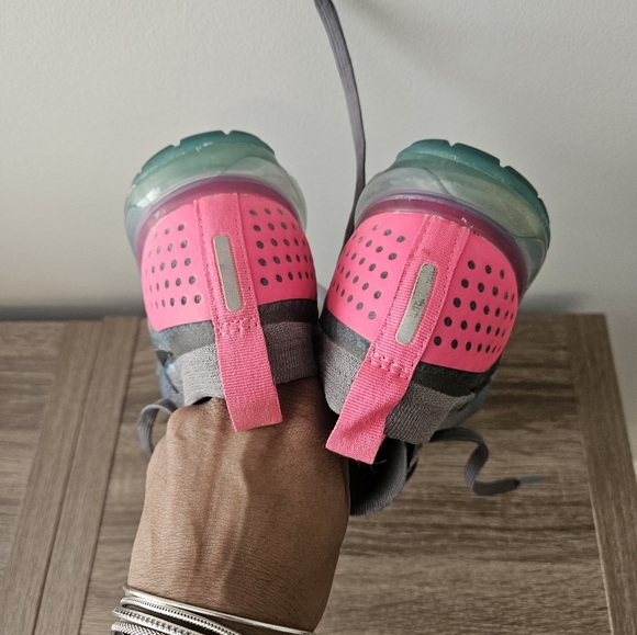Nike Women's Vapormax - Picture 6 of 8